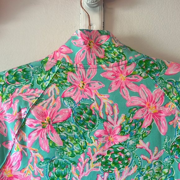 Lilly Pulitzer UPF50+ Skipper Popover in Surf Blue, So Shellegant, Medium. NWT. - Picture 11 of 13